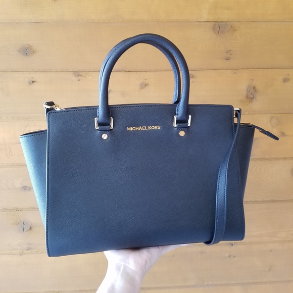 Michael Kors Handbags - Michael Kors Selma Large Black Saffiano Purse Bag